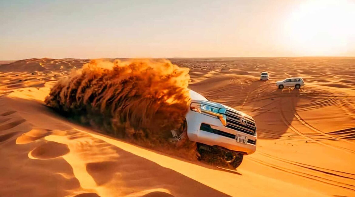 Sanddünen In Der Wüste Von Abu Dhabi – Beeindruckende Naturkulisse Und Abenteuer.