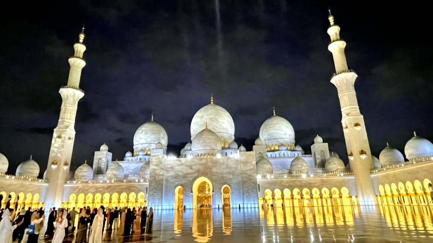 Je mehr der Mond seinen Zyklus durchläuft und Vollmond erreicht, desto intensiver wird der Lichteffekt