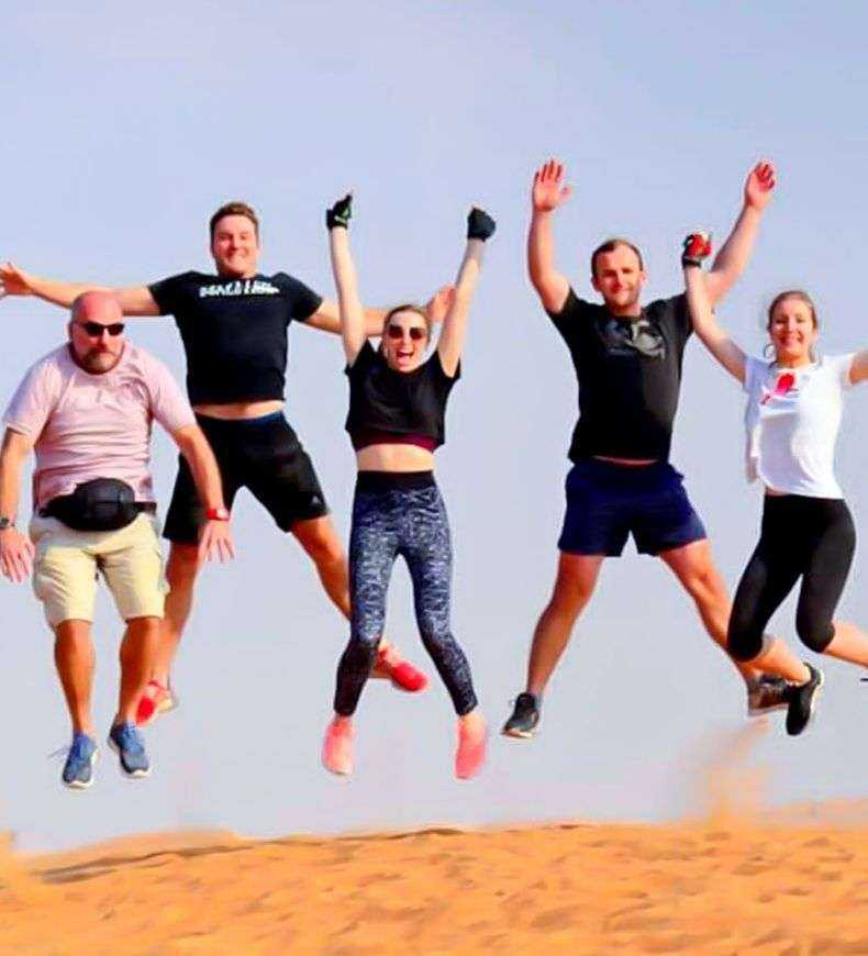 Unvergesslicher Spaßmoment in der Dubai-Wüste – genießen Sie die Morgensafari mit Aktivitäten, Fotostopps und traumhaften Wüstenlandschaften.