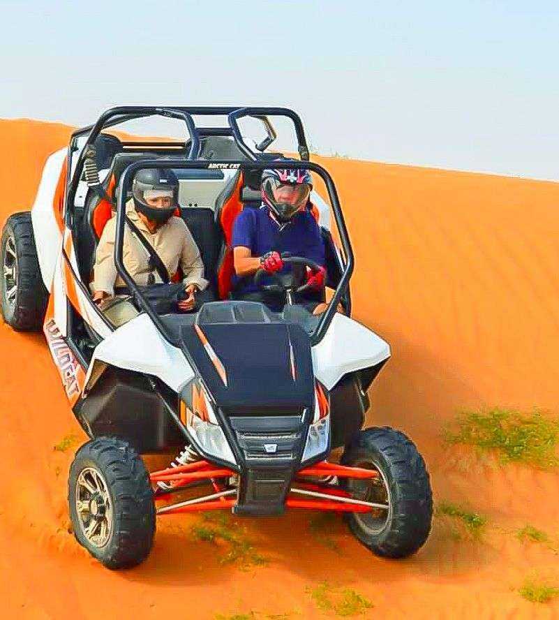 Dubai Dünen-Buggy-Erlebnis – atemberaubende Fahrt in der Wüste der VAE.