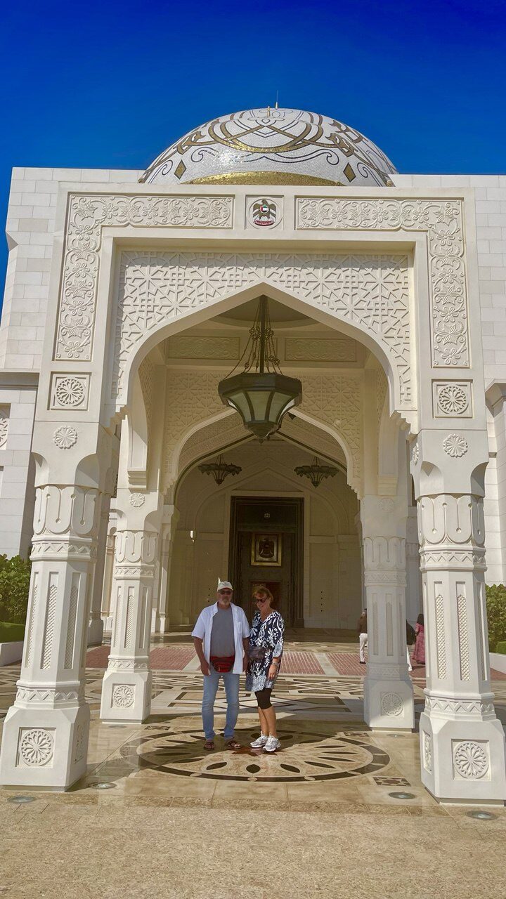 Der Horse Marshal führt elegante Reitvorführungen an und repräsentiert die stolzen Reittraditionen der VAE im Palast.