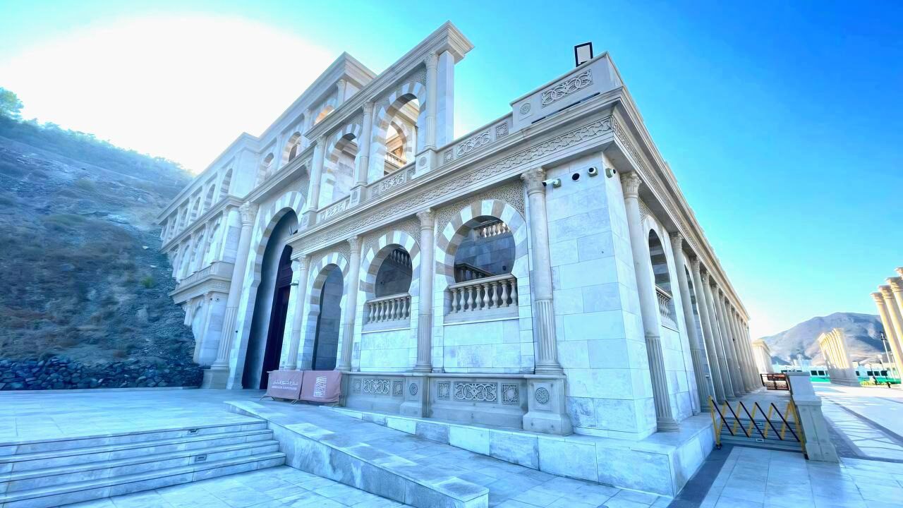 photo_5886326742044052591_y