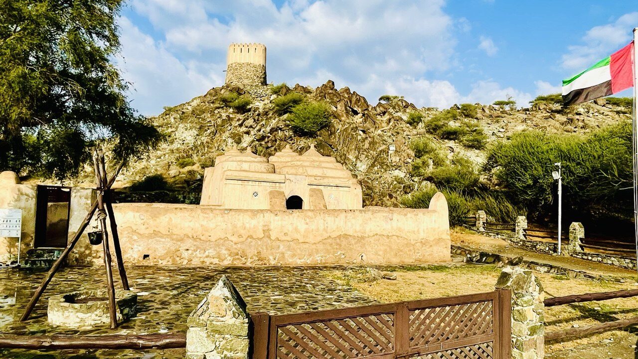 Al-Badiyah – die älteste Moschee der VAE, gelegen im Ort Al Badiyah, Fujairah