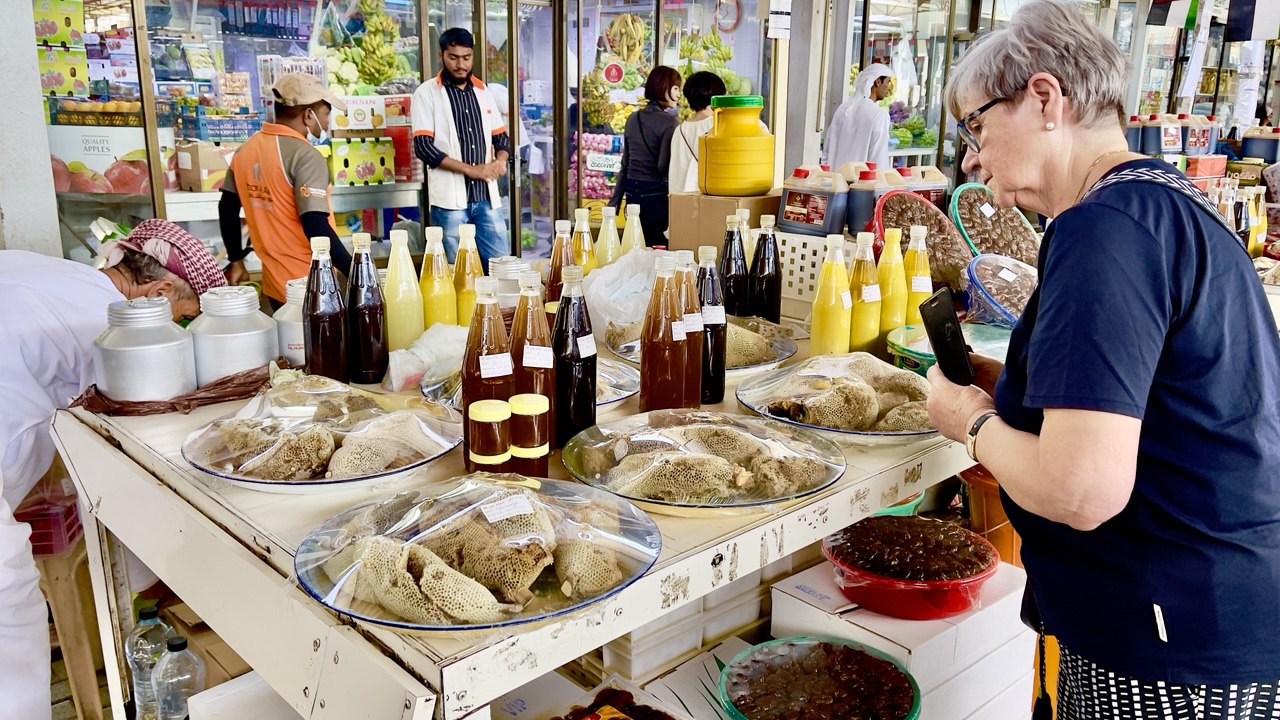 Traditioneller Markt in Al Ain – kulturelles Erlebnis mit Souks, lokalen Produkten und Handwerkskunst, beliebtes Touristenziel in den VAE.