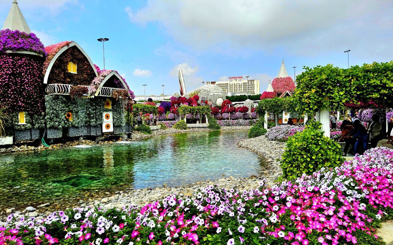 Dubai Miracle Garden Jetzt buchen Bewundern Sie florale Kunstwerke in voller Blüte