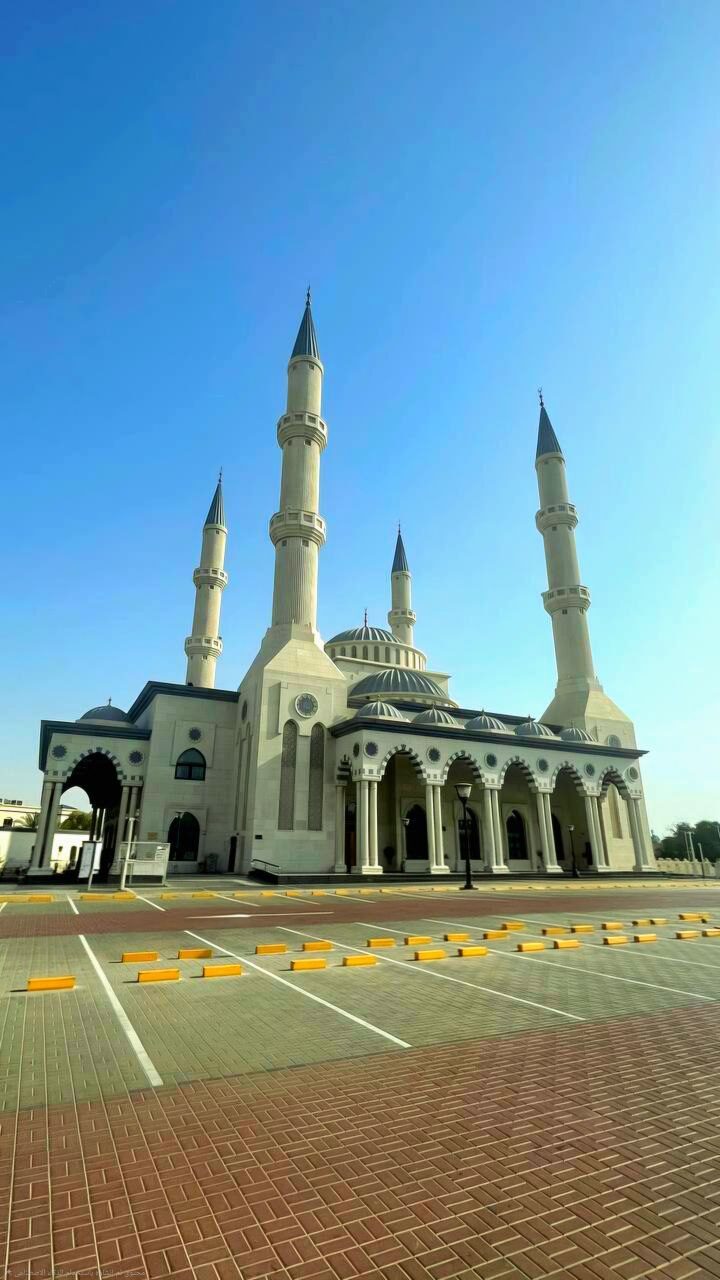 Eine der schönsten Moscheen in Dubai, die Farooq-Moschee – inspiriert von den Blauen Moscheen in Istanbul.