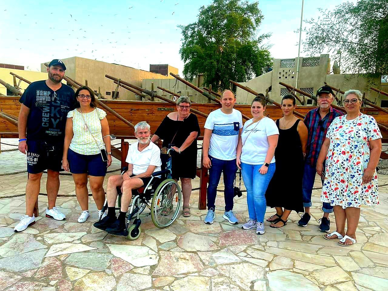 Fotostopp mit traditionellen Fishing-Booten im ältesten Viertel Dubais – authentische Atmosphäre, maritime Kultur und perfekte Motive für Ihre Tour.Old Dubai, Fishing Boats Dubai, Historisches Dubai, Dubai Walking Tour, Your Dubai Guides.
