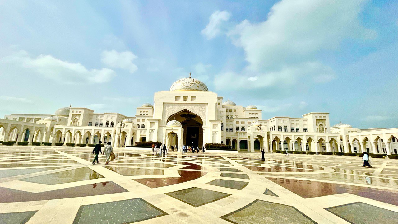 VIP Abu Dhabi Tour, Qasr Al Watan, der Präsidentenpalast in Abu Dhabi – Ort für Staatsempfänge und hochrangige Gipfeltreffen.