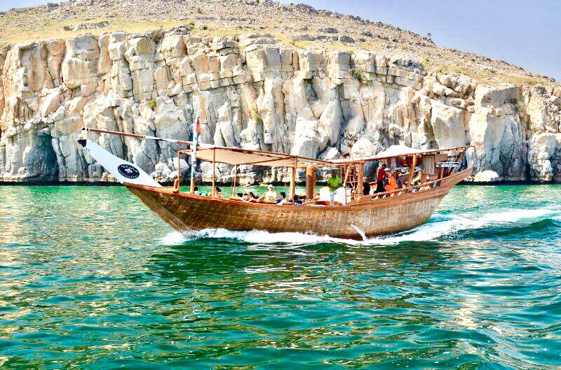 Musandam Dhow Cruise – Fjorde, Fischerorte und verborgene Schönheit entdecken