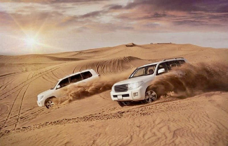 Sanddünen in der Wüste von Ras Al Khaimah – aufregende Wüstentour mit Your Dubai Guides.