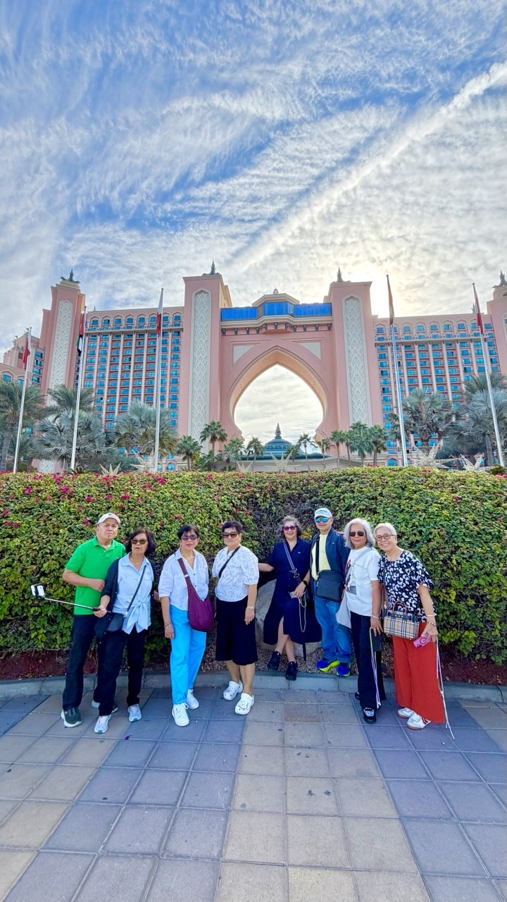 Ein Foto direkt vor dem ikonischen Hotel Atlantis auf der künstlichen Insel Palm Jumeirah in Dubai