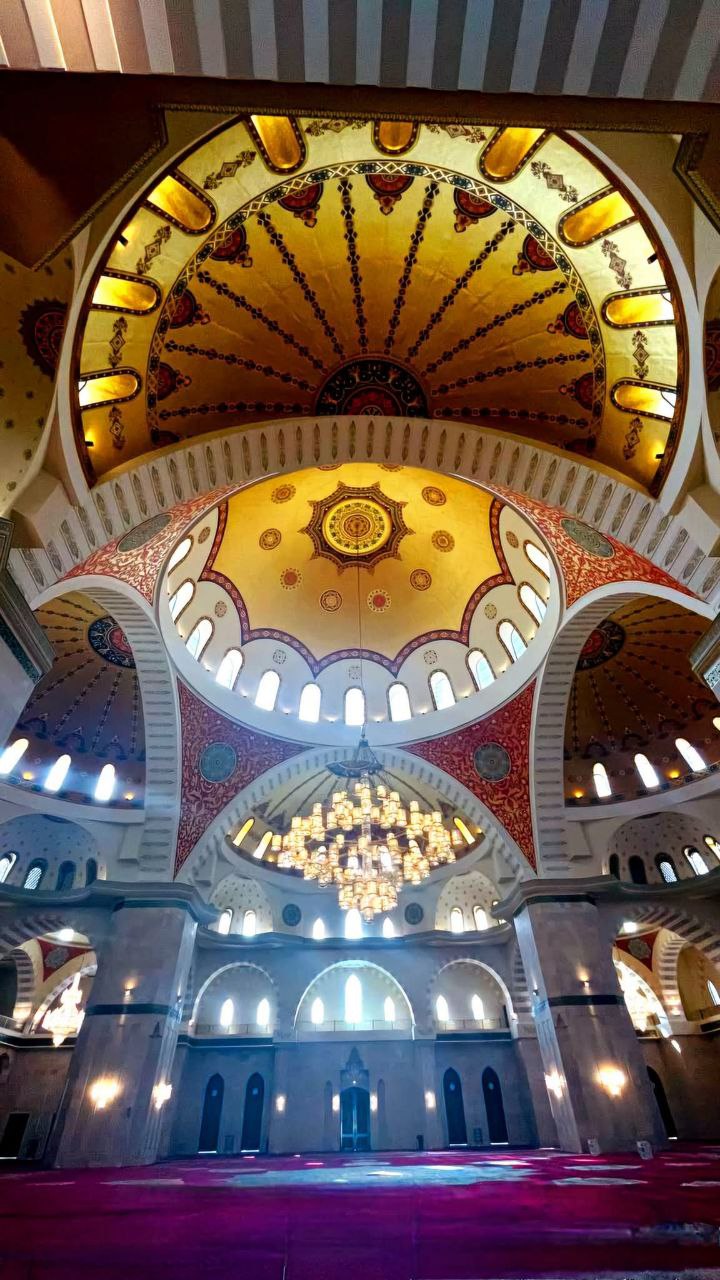 Scheich-Zayed-Moschee in Fujairah – modernes osmanisches Innenarchitekturdesign