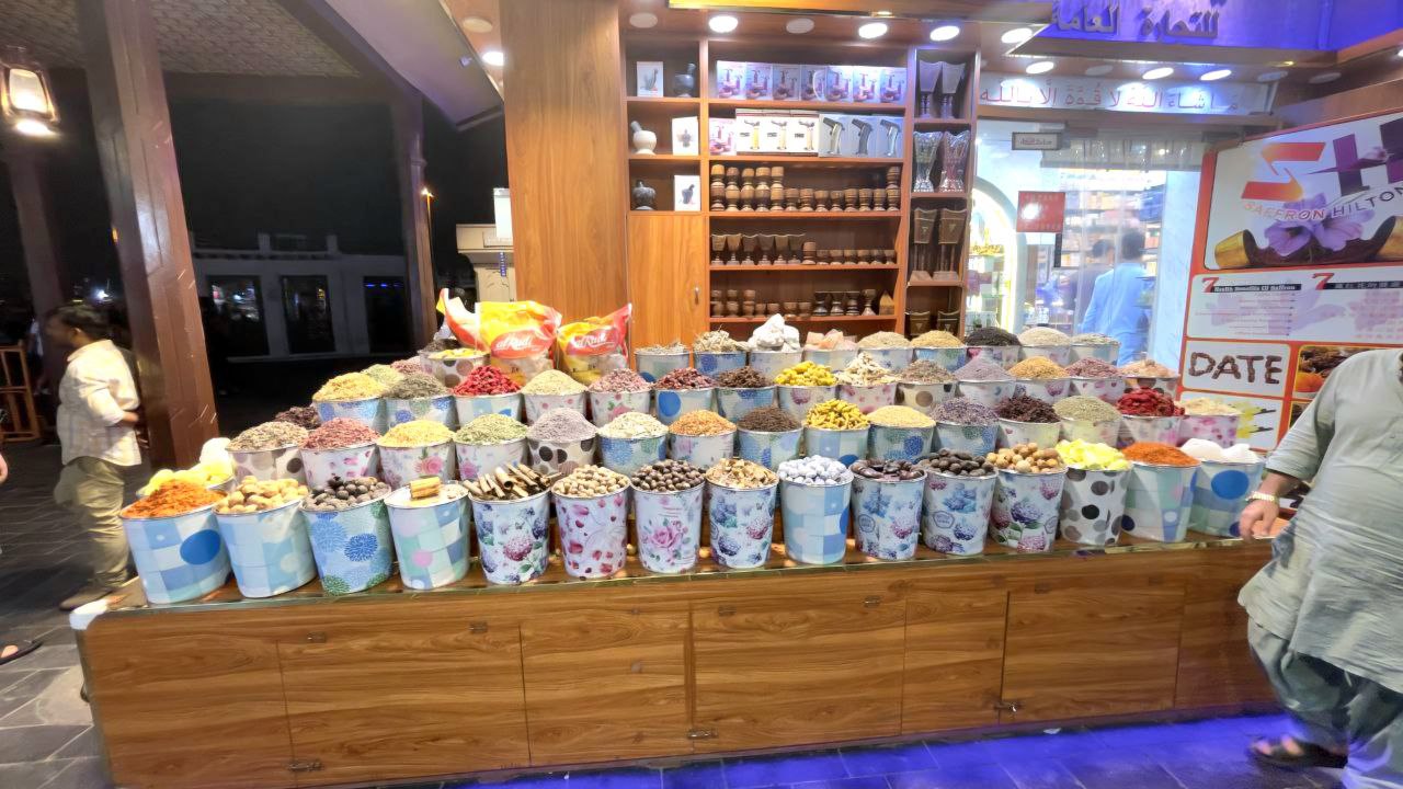 Dubai Gewürzmarkt – bunte Düfte und traditionelle Produkte