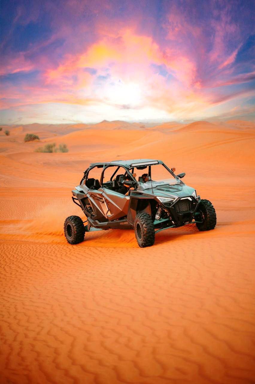 Dünen-Buggy in der Dubai-Wüste – Ein actionreiches Offroad-Abenteuer über goldene Sanddünen mit Your Dubai Guides.